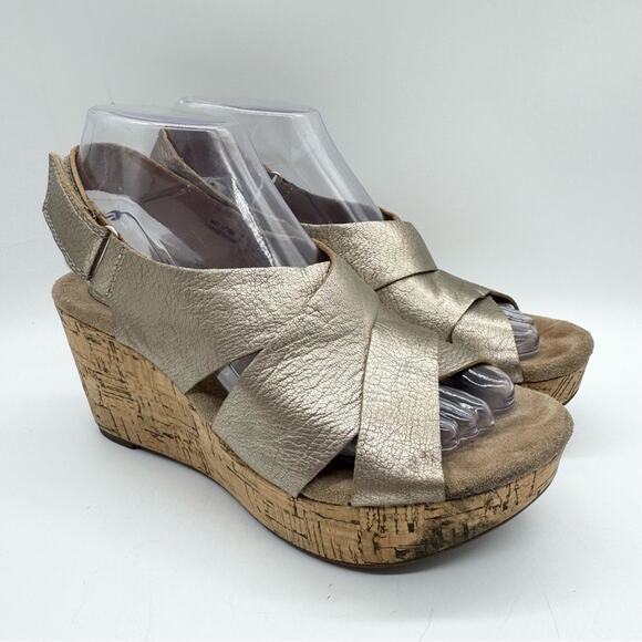 CLARKS Caslynn Diem High Heel Wedge Sandal Gold Metallic Size 7 Office Dressy - Picture 2 of 14